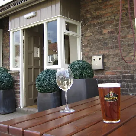 The George Country Inn, Wath 酒店 4*